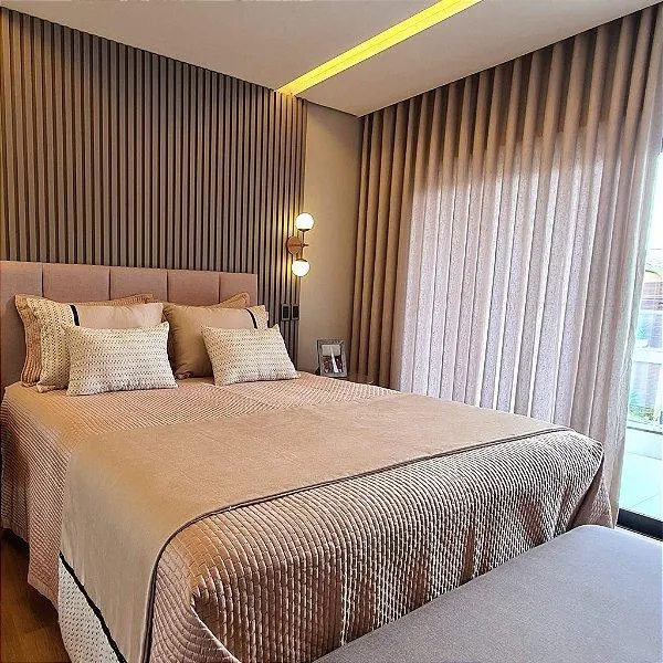 Sala com cortina wave